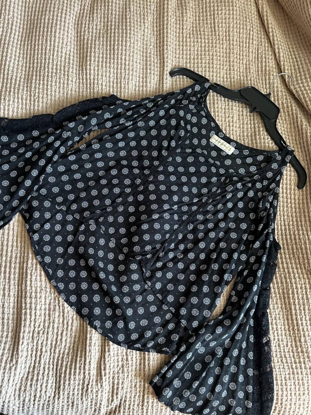 Vintage Abercrombie & Fitch Y2K Black Cold-Shoulder Floral Dot Blouse